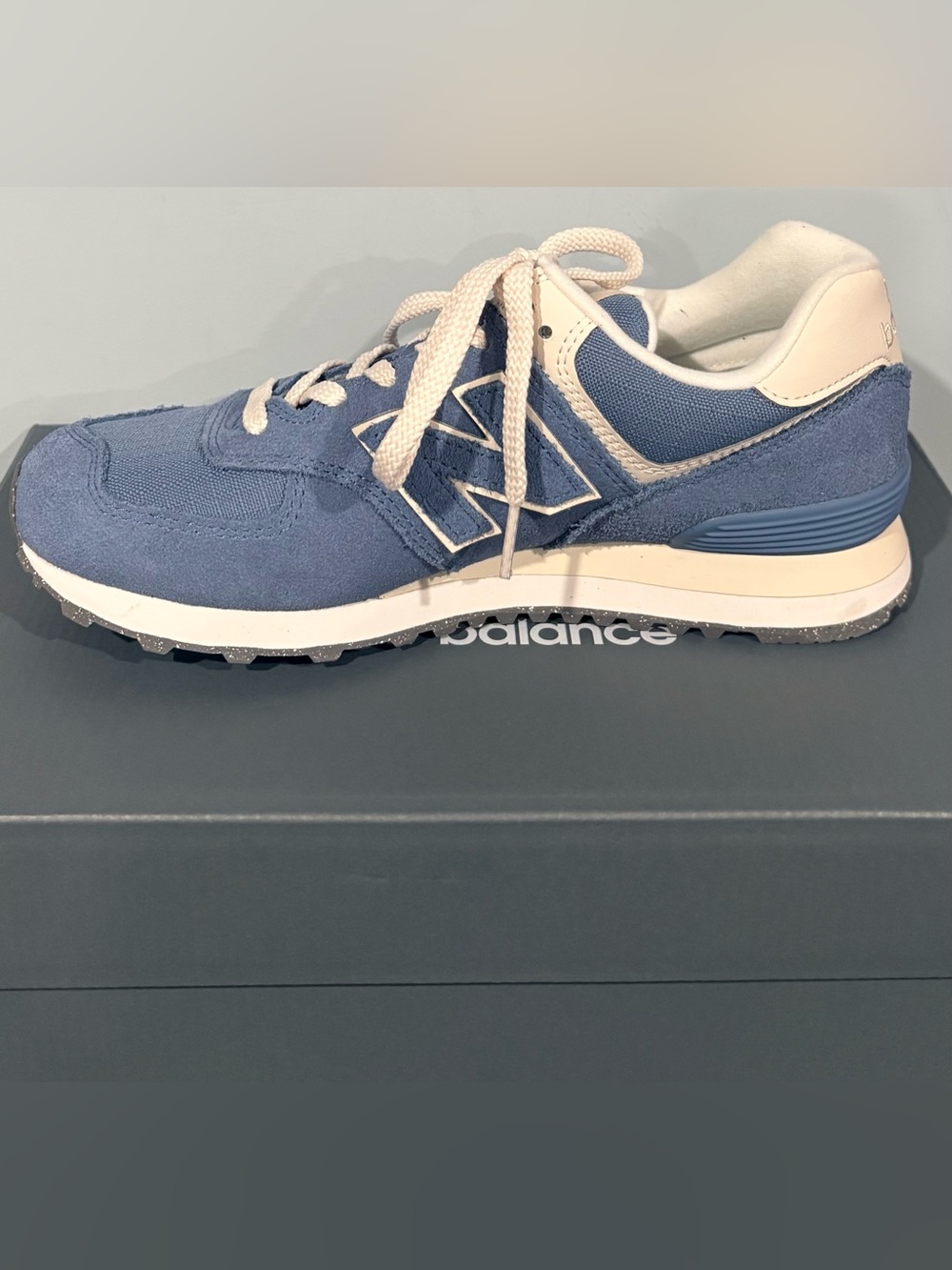 New Balance 574 WL574RBS |  blue | size: 9 in women’s/ 7.5 in men’s